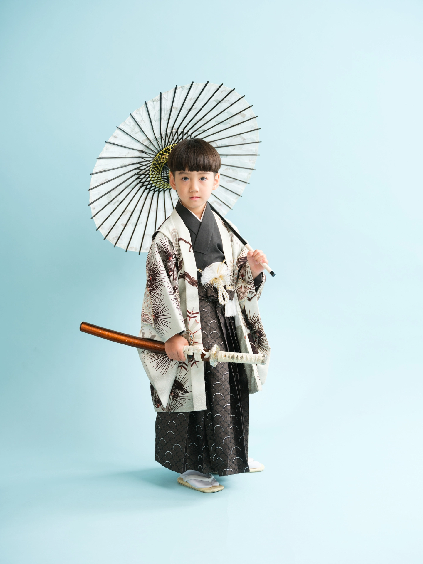 七五三 男の子 着物袴 番傘を持った記念撮影