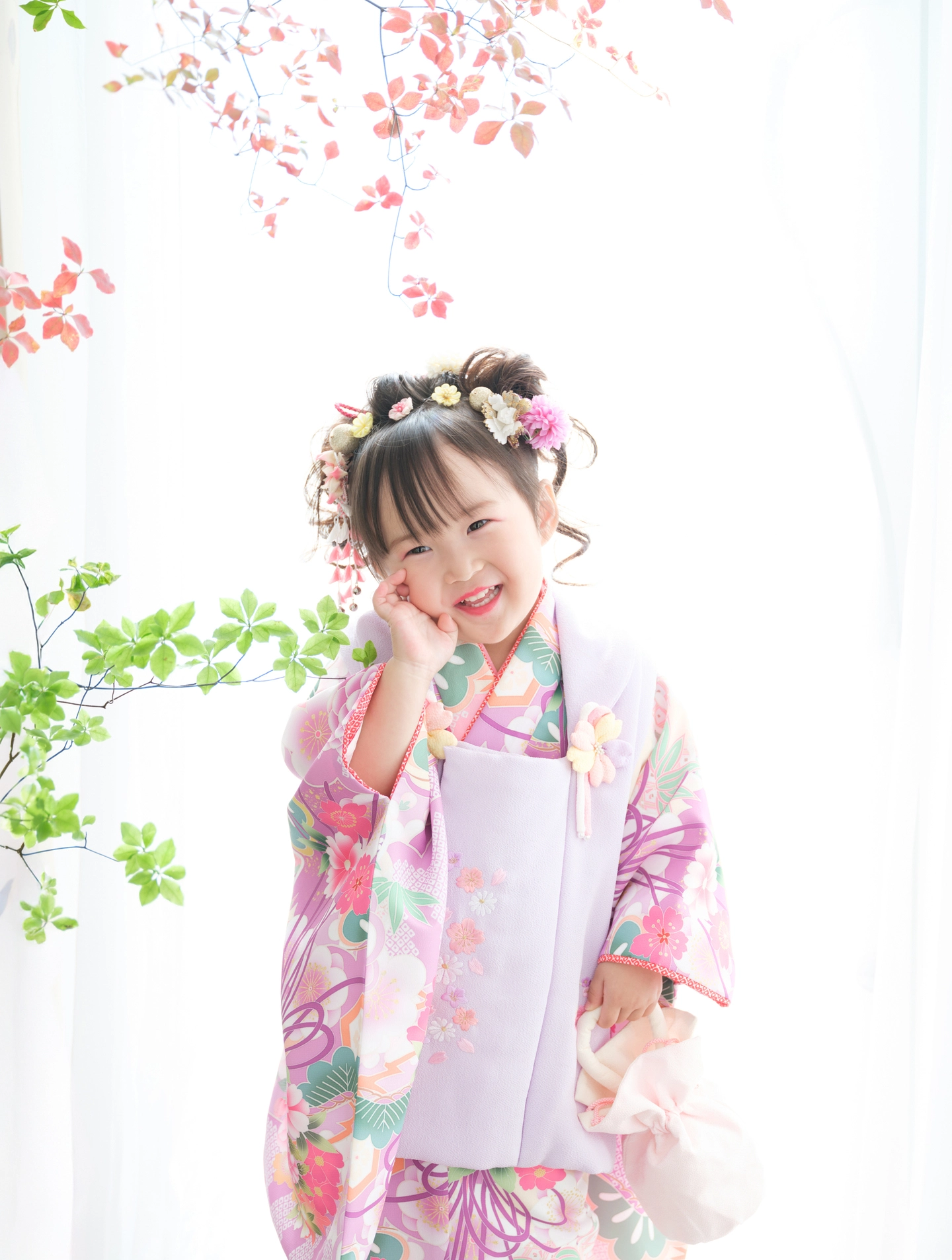 七五三 女の子 着物 お花を持った記念撮影